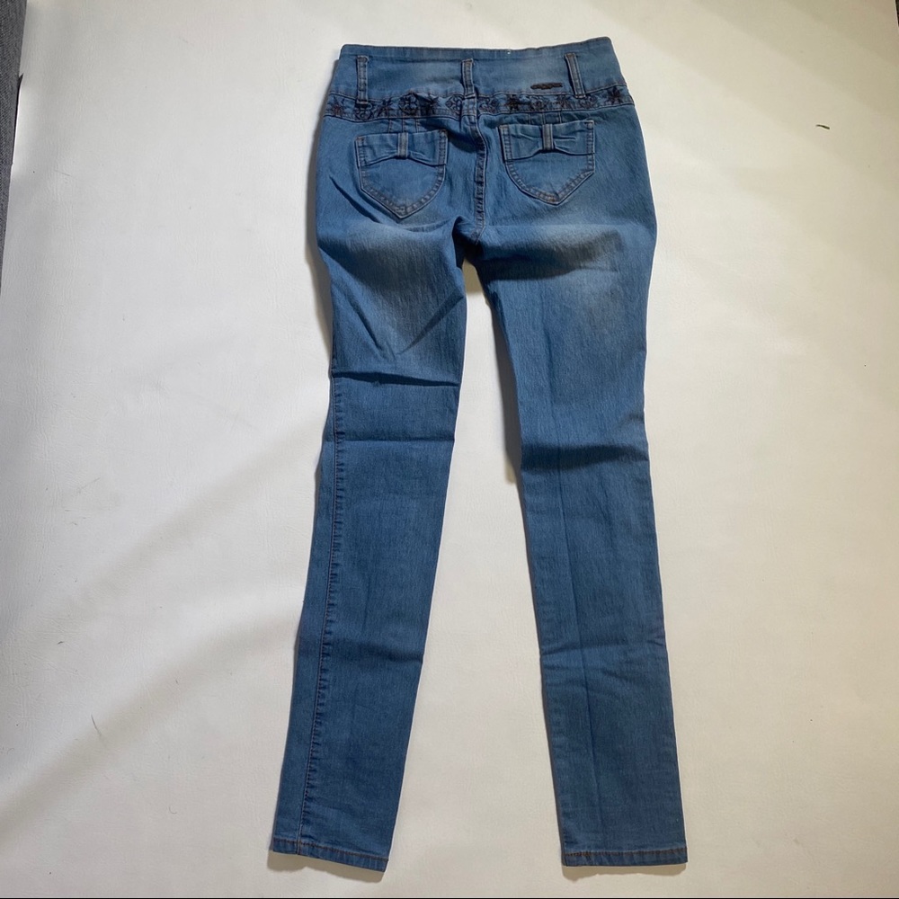Crocker jeans  stretch distressed light wash 7